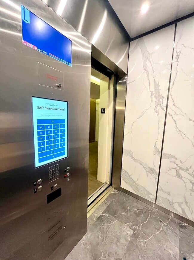 Building Photo - 380 Mountain Rd