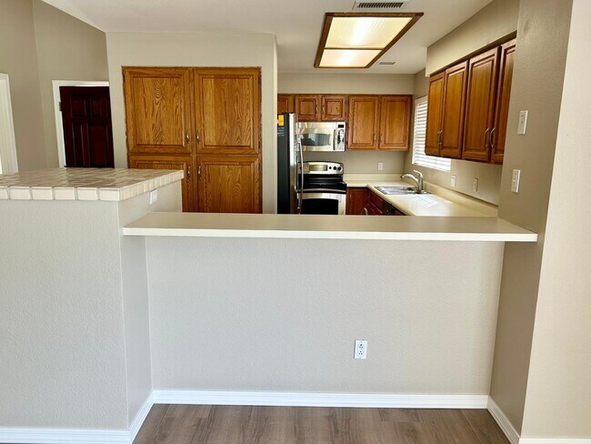 Building Photo - 10015 E Mountain View Rd