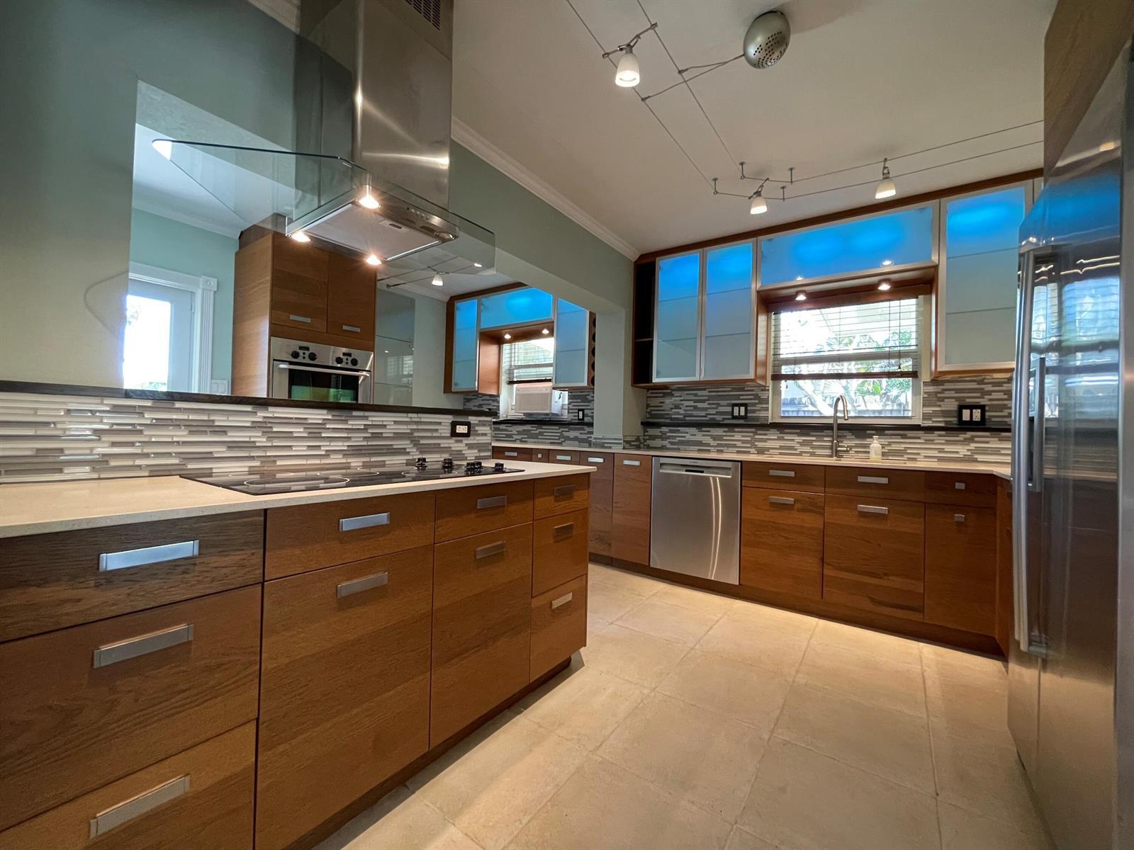 Building Photo - 1754 NE 47th St