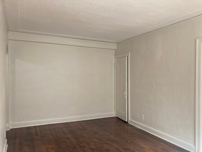 Building Photo - 1725 Van Dyke St