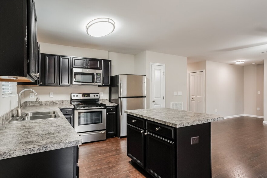 Building Photo - 281 Fieldspar Ln