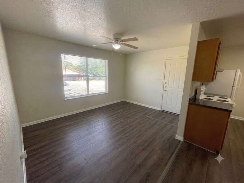 Building Photo - 1000 Harley Dr