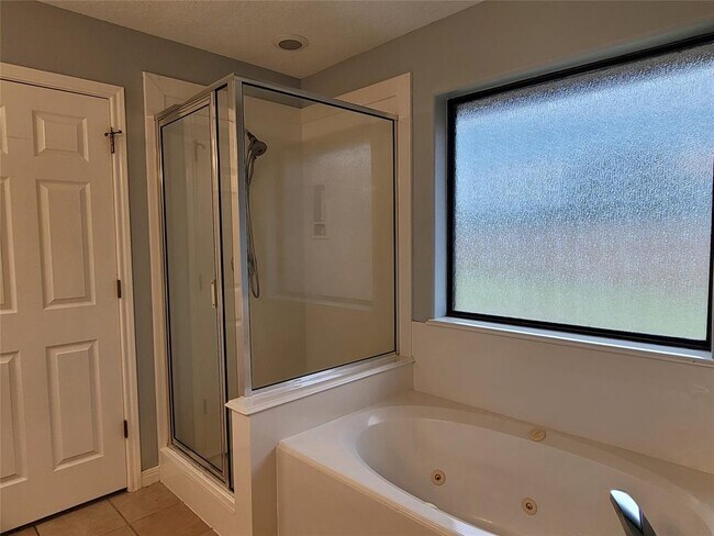 Building Photo - 115 Blue Bird Ct
