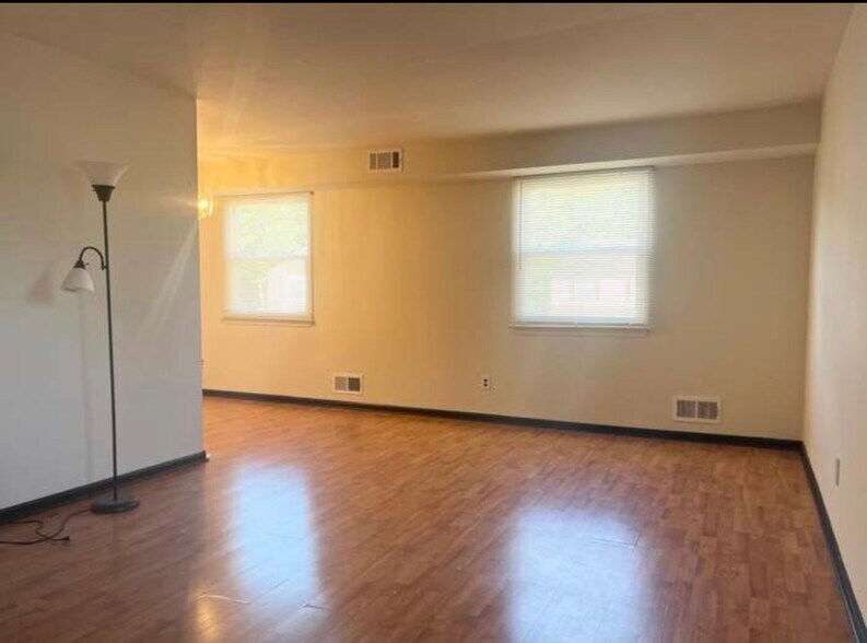 Building Photo - 612 Country Ln