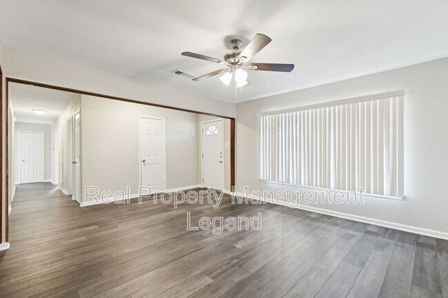 Building Photo - 7009 Corona Dr