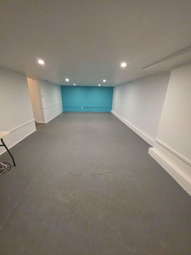 Building Photo - Central Lakeport 3-Bedroom Home