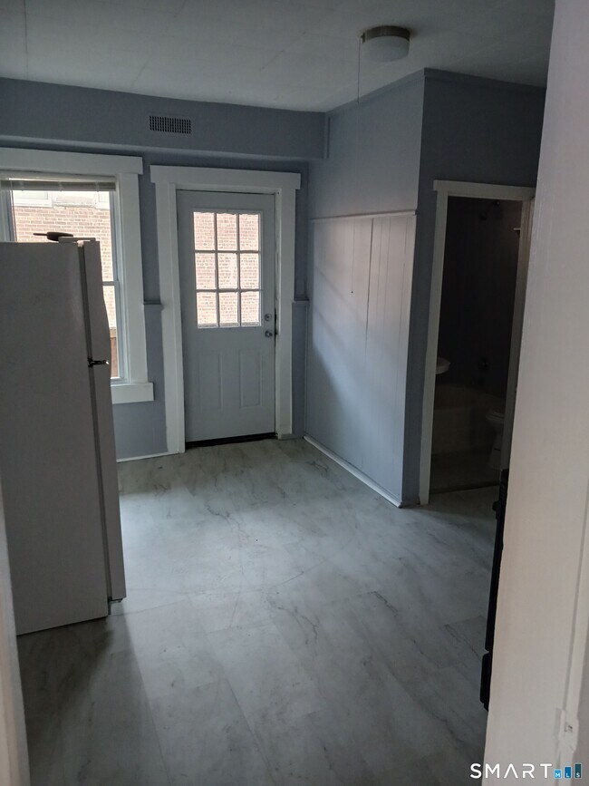 Building Photo - 26 Crescent St