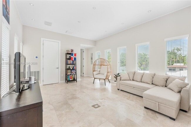 Building Photo - 472 Minola Dr