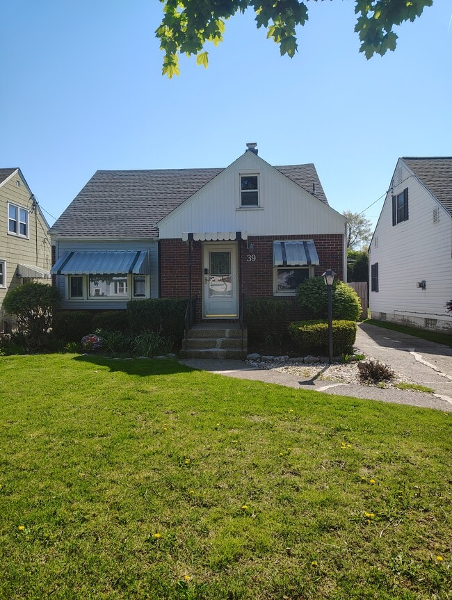 Primary Photo - 39 Manning Rd