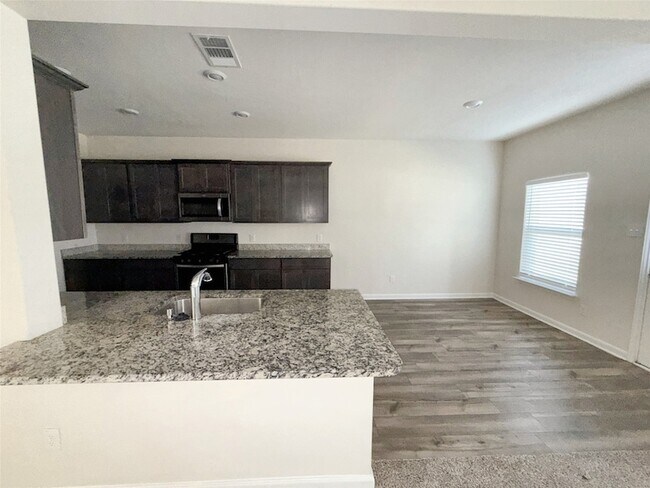 Building Photo - 913 Serena Dr