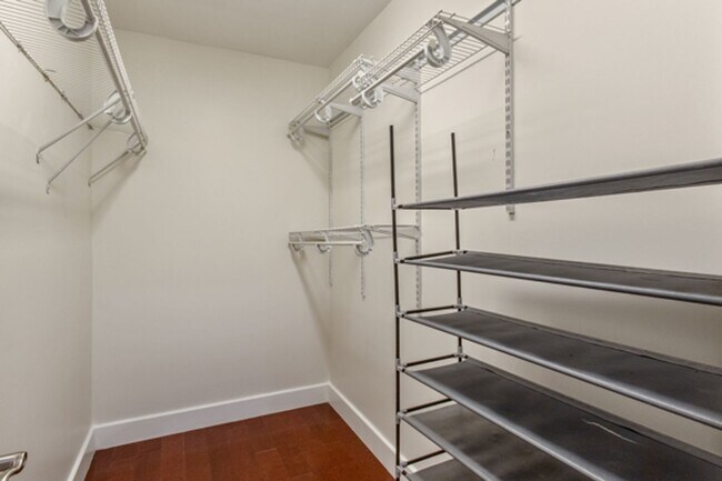 Building Photo - 115 E Jefferson St
