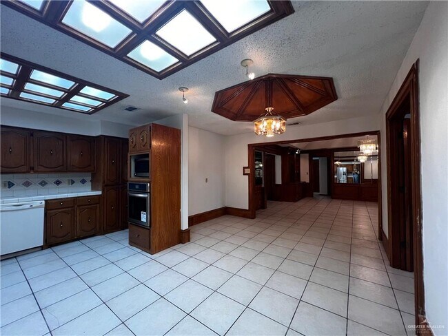 Building Photo - 28 S Cynthia St