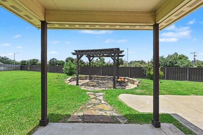 Building Photo - 2302 Blue Jay Ln
