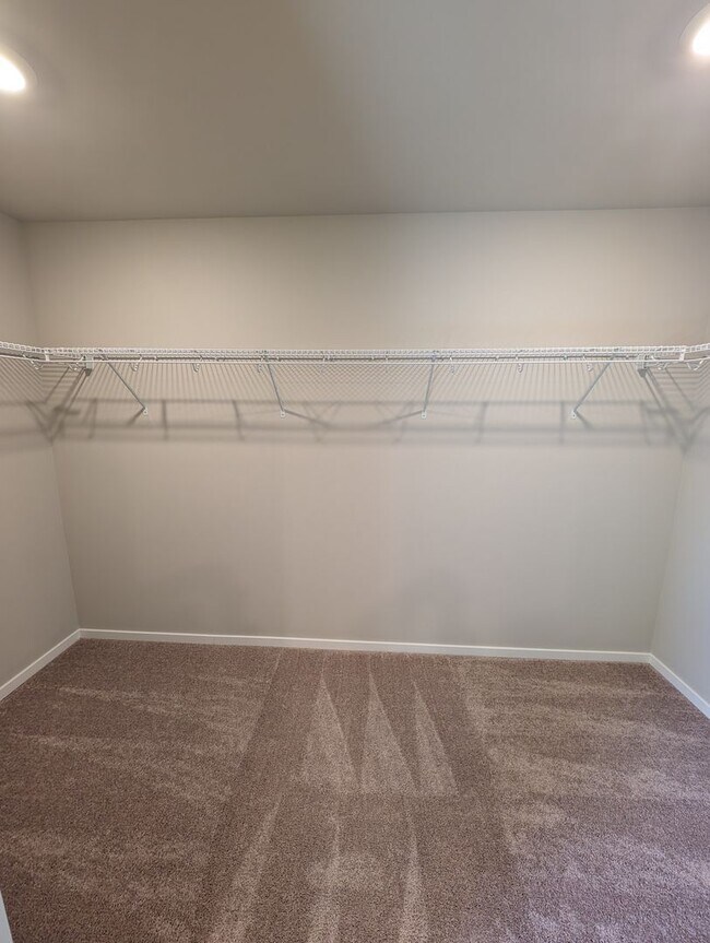 Building Photo - Port Orchard FOUR BEDROOM w/ Fenced Yard -...