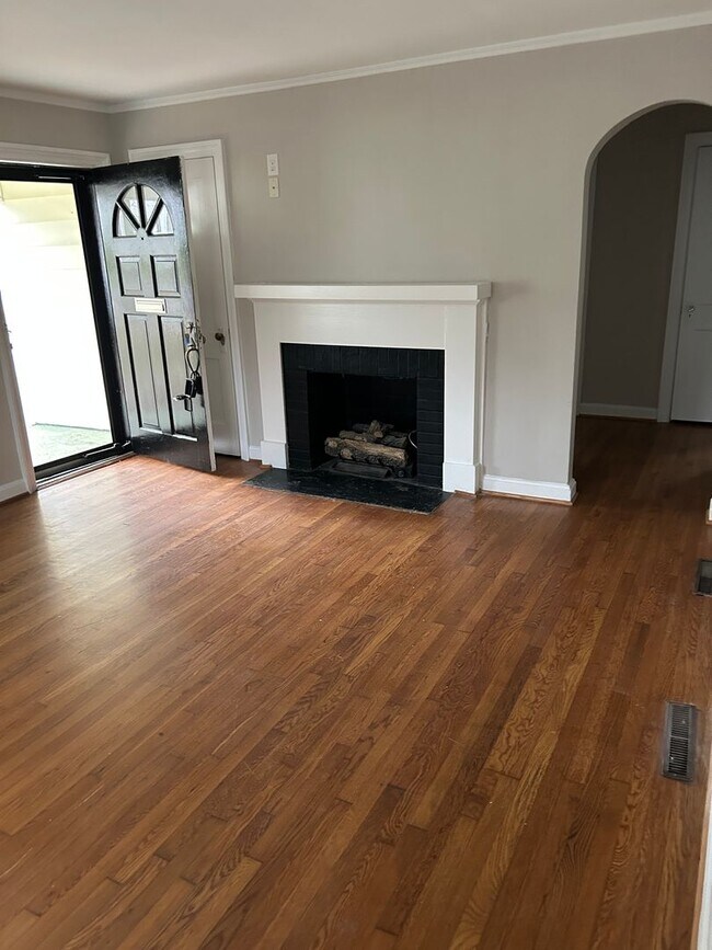 Building Photo - 3 Bedroom/ 2 Bath Home In High Point- Move In Special $500.00 off the 1st month with a 13 month l...