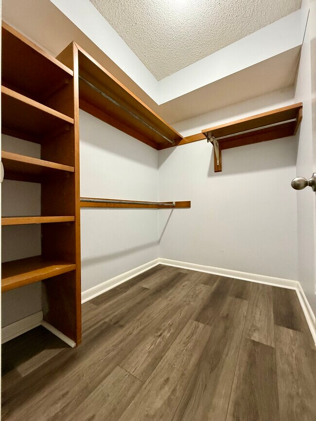 Building Photo - 2908 Alpine Pl