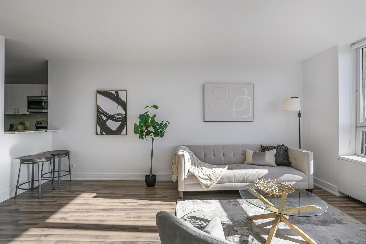 Building Photo - 3930 N Pine Grove Ave