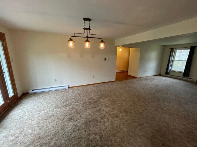 Building Photo - Beautiful 4 Bedroom, 2.5 Bathroom, 3000sq.ft Ranch! Pet Friendly!