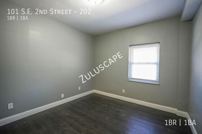 Building Photo - 101 SE 2nd St