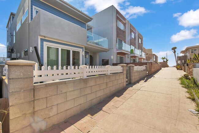 Building Photo - 717-21 Island Ct