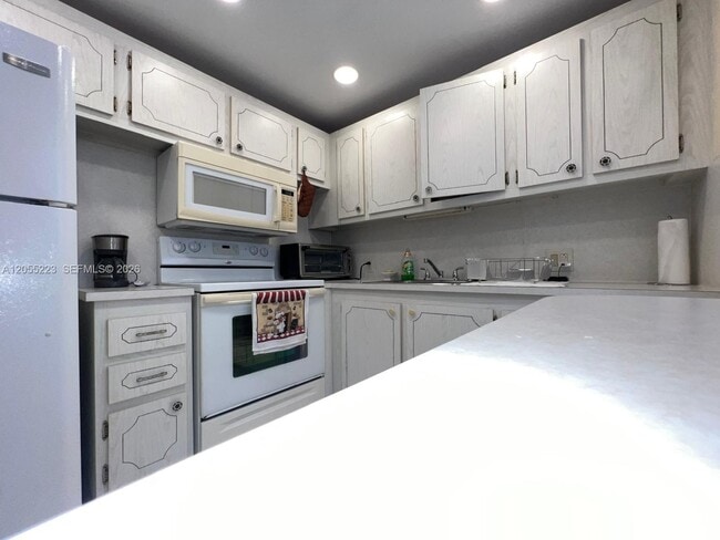 Building Photo - 312 Mansfield G