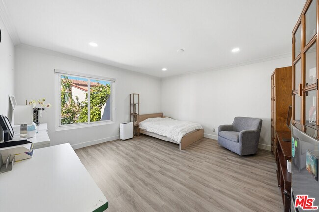 Building Photo - 3442 Del Amo Blvd