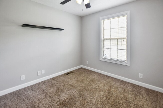 Building Photo - Pet Friendly Three Bedroom with Bonus!