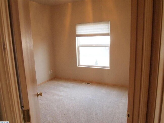 Building Photo - Canyon Lakes Home for Rent