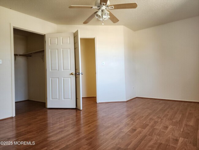 Building Photo - 1 Skylark Ct