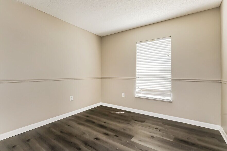 Building Photo - 10555 Opus Dr