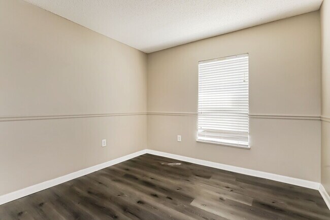 Building Photo - 10555 Opus Dr