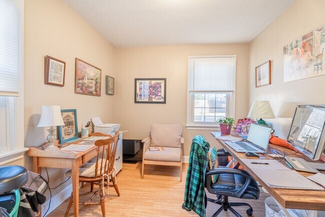 Building Photo - 104 Sharyn Ln