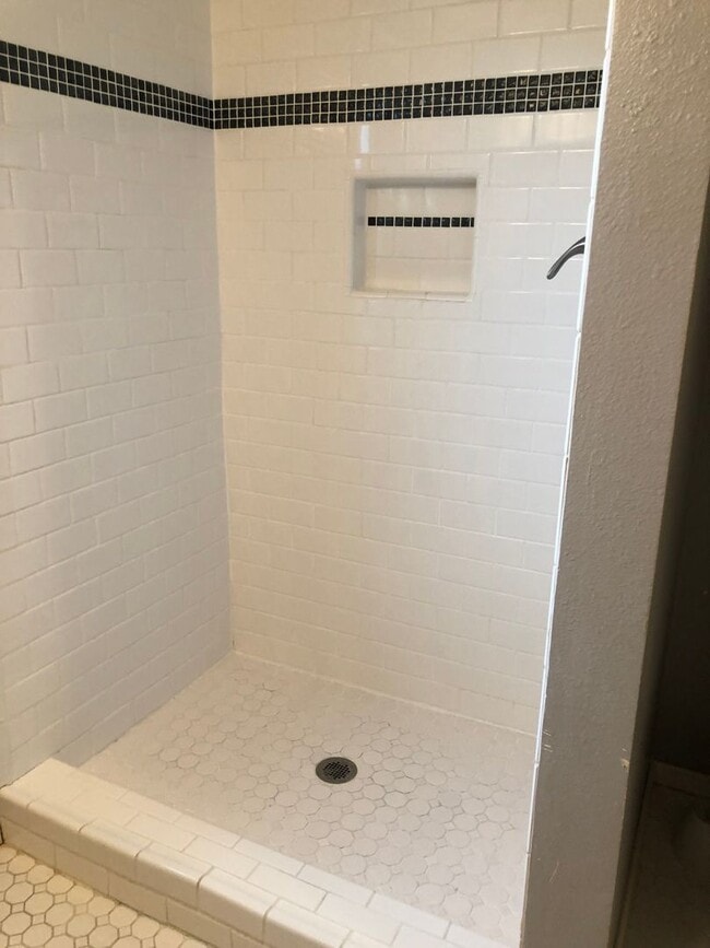 Building Photo - ***PENDING APPLICATION***Great Home on Corner Lot!