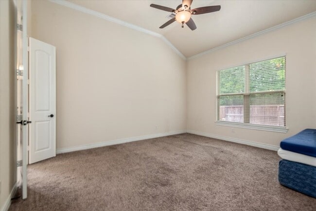 Building Photo - 23034 Creek Park Dr