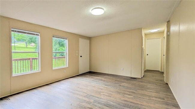 Building Photo - 99 Center Grove Dr