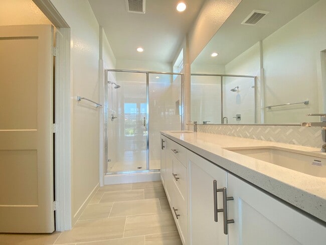 Building Photo - 2 BEDROOM HOME FOR LEASE IN IRVINE