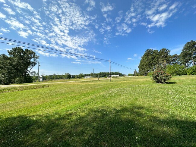 Building Photo - Fully Furnished/Inclusive 2 Bedroom/1 Bathroom Rancher For Rent