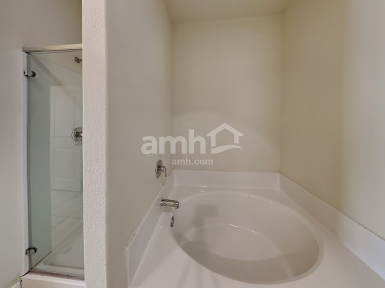 Building Photo - 12318 Commander Dr