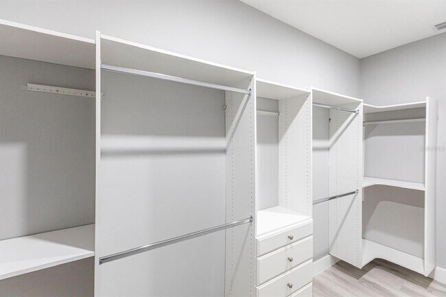 Building Photo - 27117 Treadmill Dr