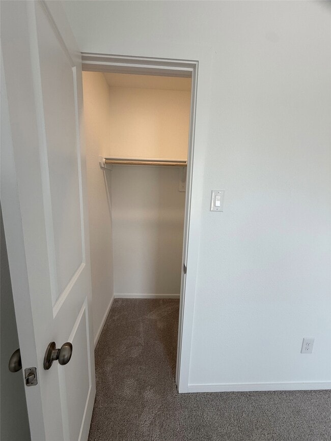 Building Photo - 25670 Roy Rogers Rd