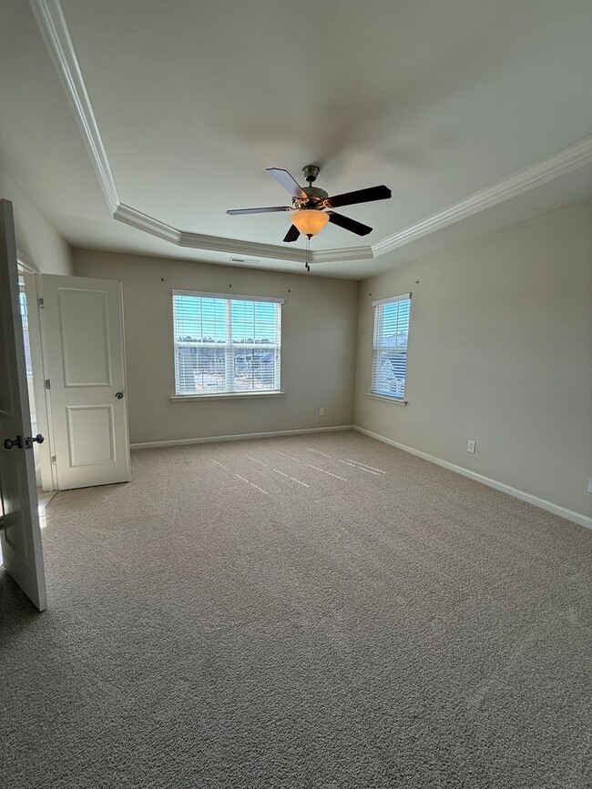 Building Photo - Available Now! 3 Bedroom, 2.5 Bathroom in ...