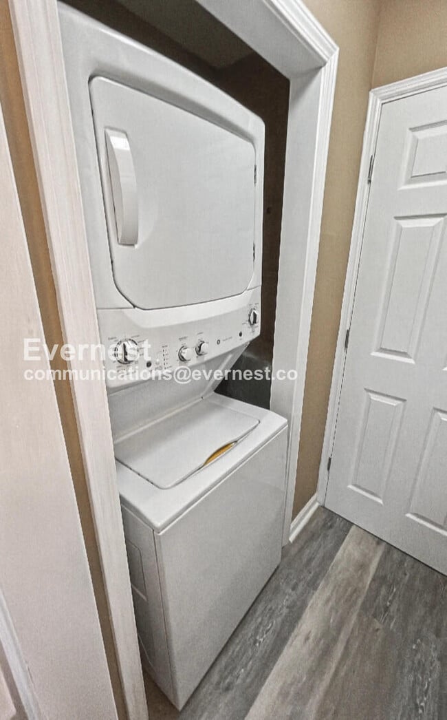 Building Photo - 4756 Hand Ln