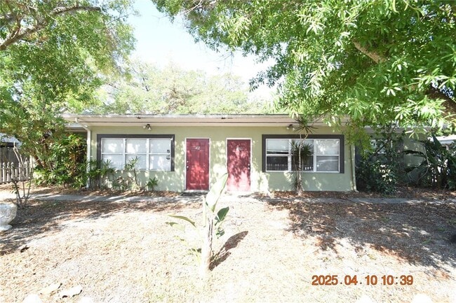 Building Photo - 402 S Comet Ave