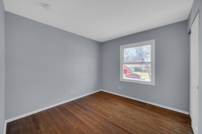 Building Photo - Spacious 4-Bedroom Split-Level in University Park