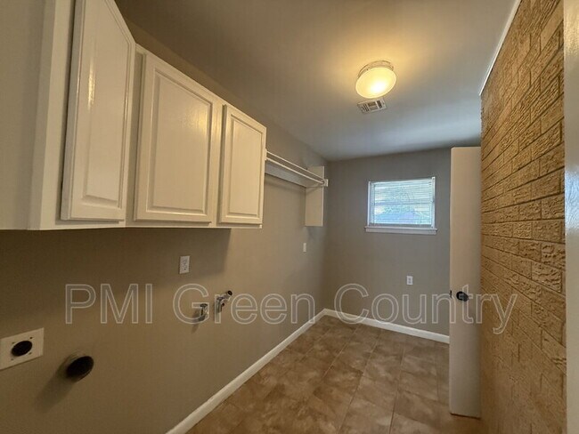 Building Photo - 5919 E 45th St
