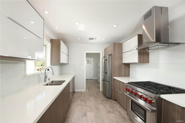 Building Photo - 1640 Cumberland Terrace