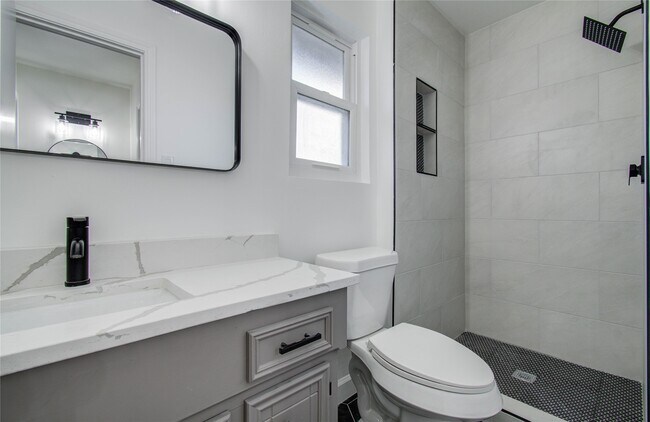 Building Photo - 1888 Saxony Ln