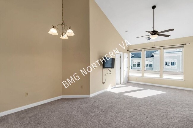 Building Photo - 801 S Greenbrier St
