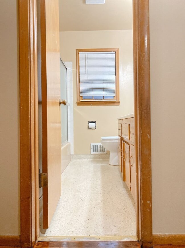 Building Photo - A wonderful 4-bedroom house in the Benson Gardens area - near Walmart Neighborhood Market, Asian ...