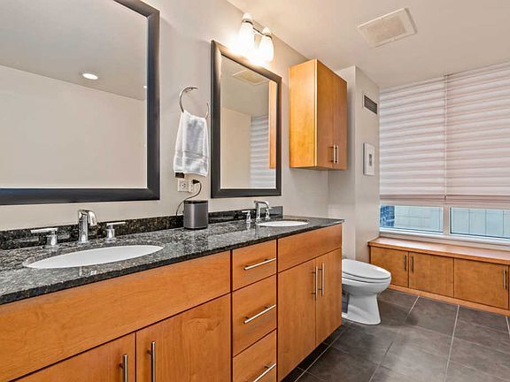 Building Photo - 505 N McClurg Ct